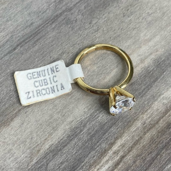 Genuine Cubic Zirconia Solitaire Engagement Wedding Ring - Picture 1 of 4